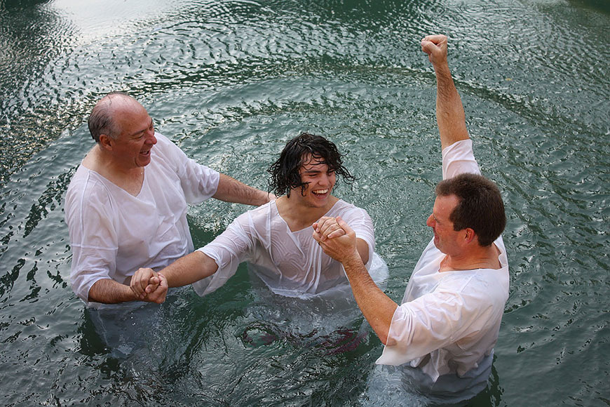 450-iraniens-se-font-baptiser-au-nom-de-j-sus-christ